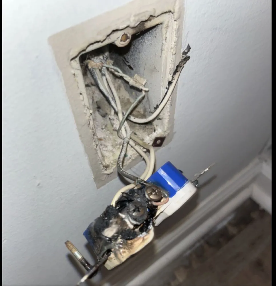 Licensed electrician providing lighting installation in , 