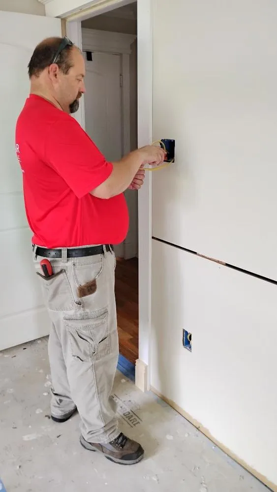 Slide of Lonestar Electricians