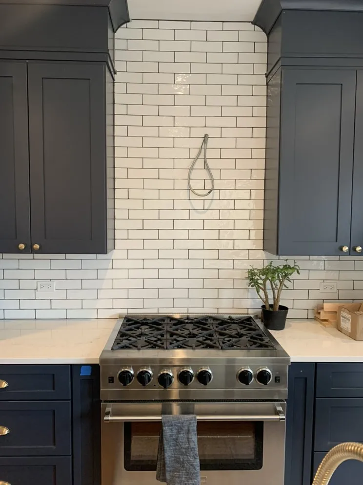 Licensed electrical service for homes in lighting installation,  by 