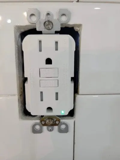 Slide of Lopes Electric