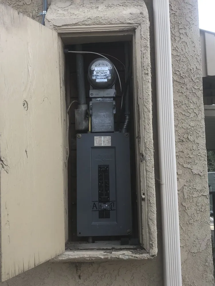 Emergency electrical repair in San Fernando Valley, CA by Lopez Electrical