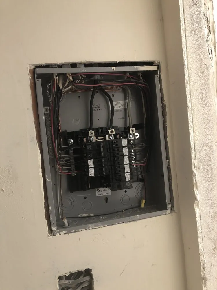 Affordable emergency electrical service experts serving San Fernando Valley, CA - Lopez Electrical