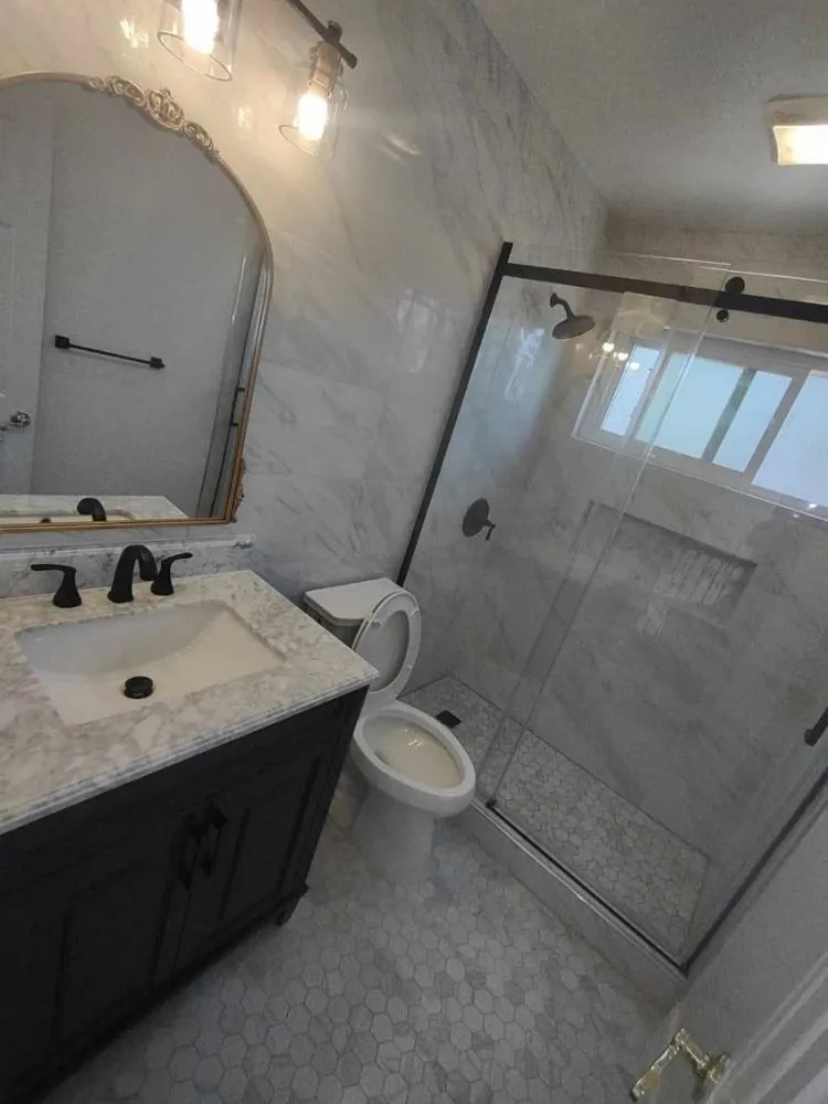 Slide of Lopez Luxury