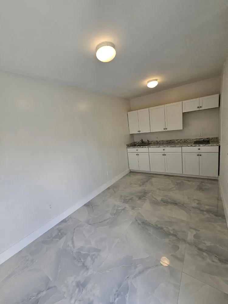 Slide of Lopez Luxury