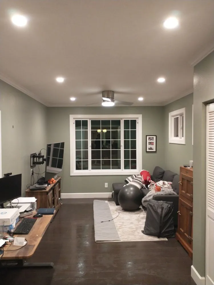 Slide of Lory Electric