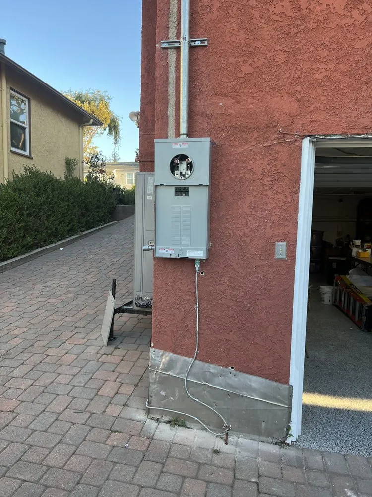 Emergency circuit breaker repair in ,  by Los Angeles Electric