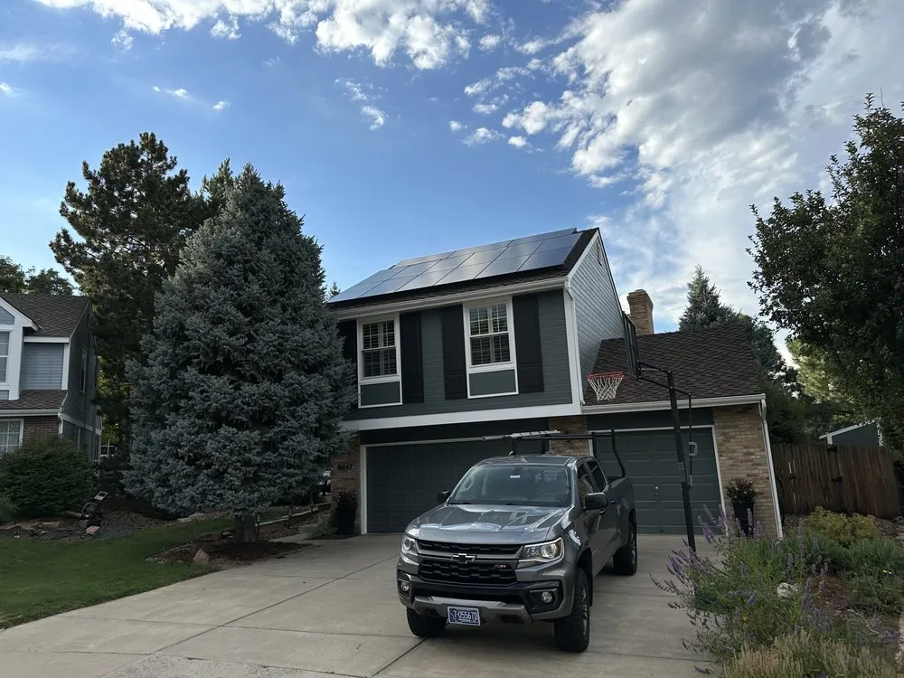 Expert electrician providing electrical repair in , 