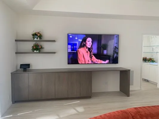 Loui Technology EC Logo