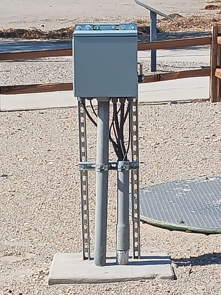 Slide of Louie's Electric