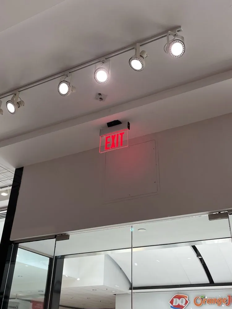 Expert electrician providing circuit breaker repair in ,