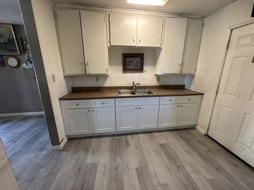 Affordable electrician providing circuit breaker repair in , 