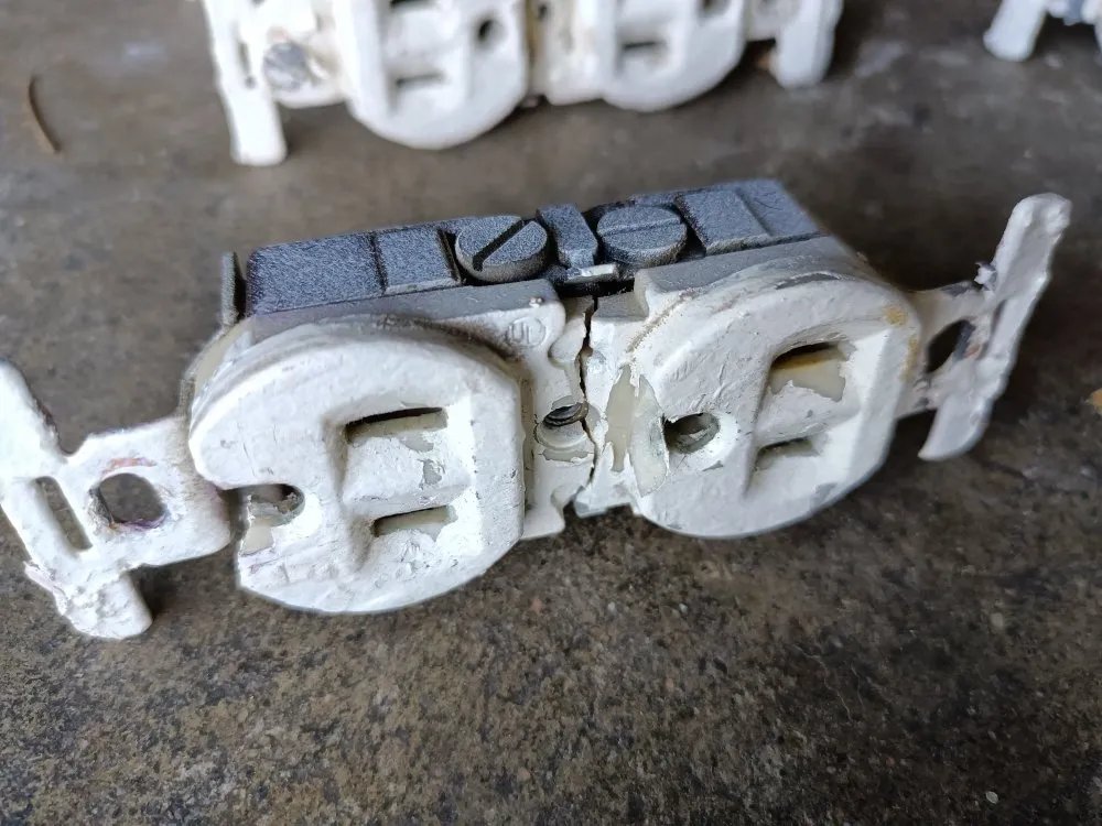 Slide of Lozada's Electric / Handyman