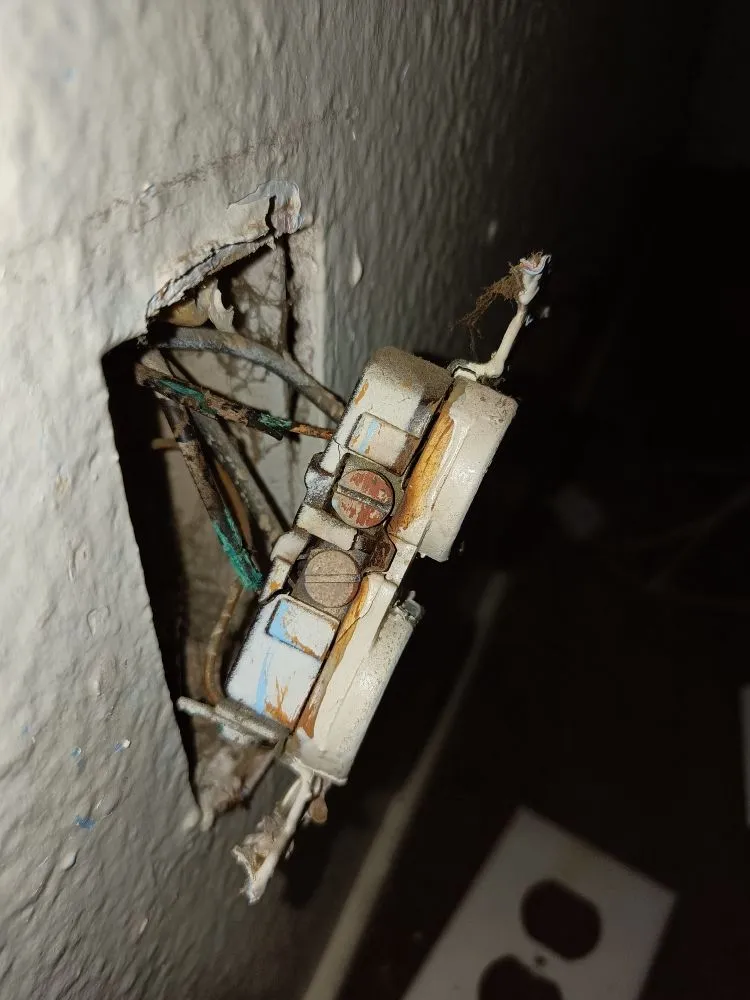 Slide of Lozada's Electric / Handyman