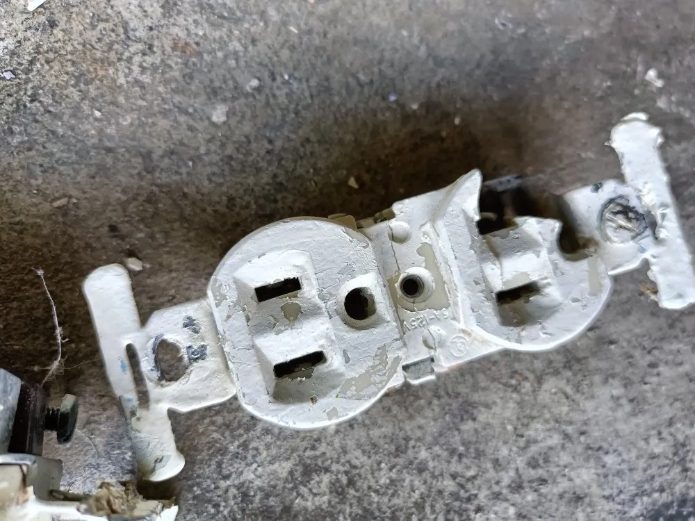 Slide of Lozada's Electric / Handyman