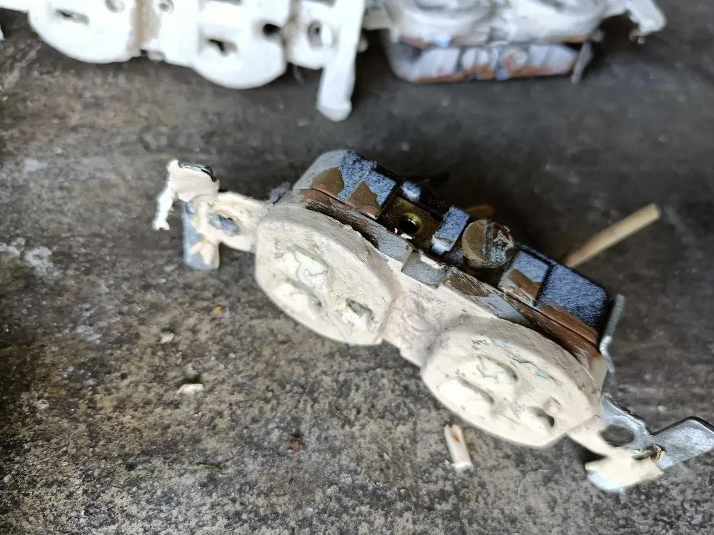 Slide of Lozada's Electric / Handyman