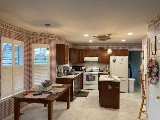 LR Electrical & Remodeling Logo