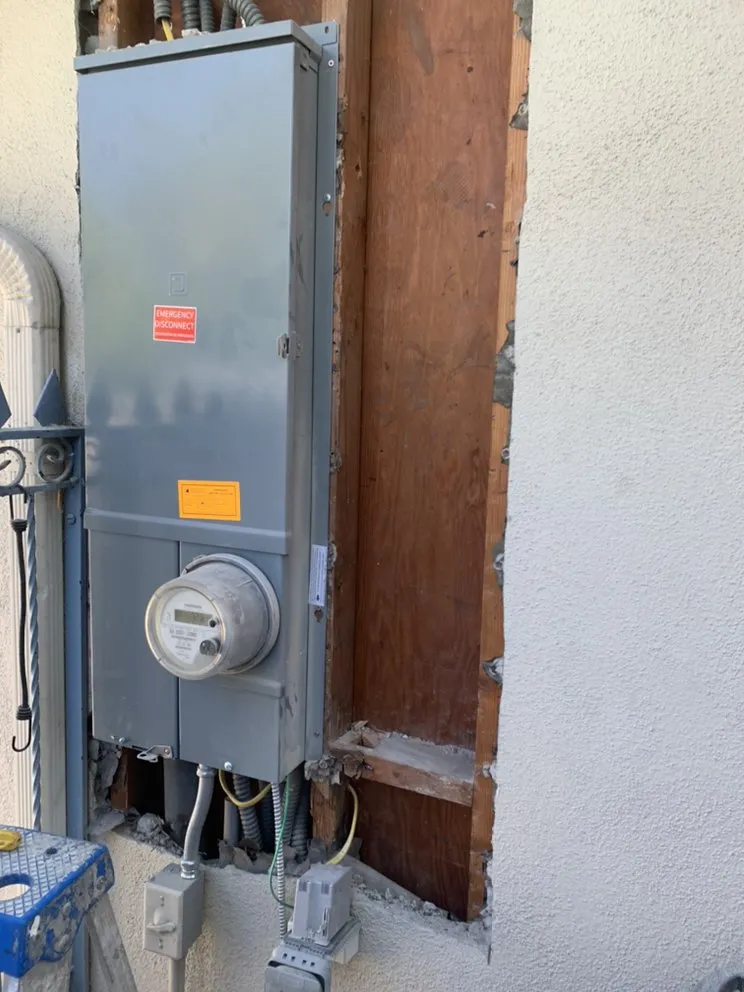 Reliable circuit breaker repair service in ,  - LR Electrical