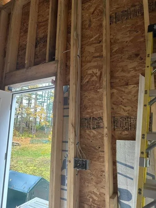 Slide of Lucas Nowosadko Electrician