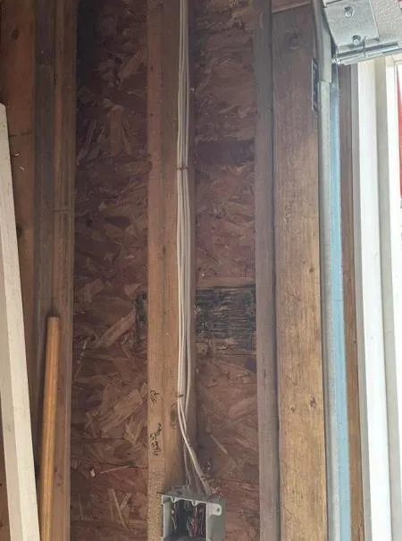 Slide of Lucas Nowosadko Electrician