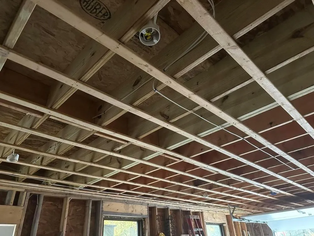 Slide of Lucas Nowosadko Electrician