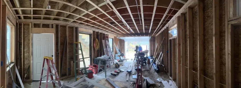 Slide of Lucas Nowosadko Electrician