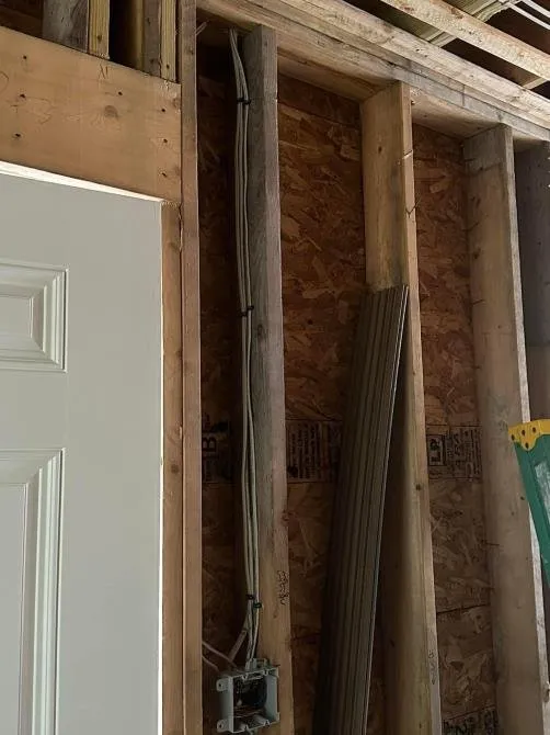 Slide of Lucas Nowosadko Electrician