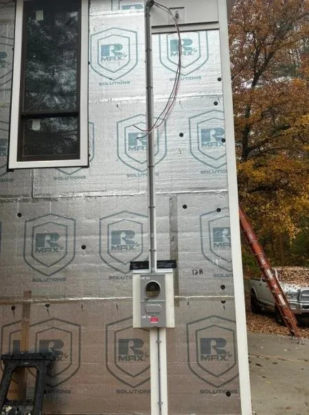 Slide of Lucas Nowosadko Electrician