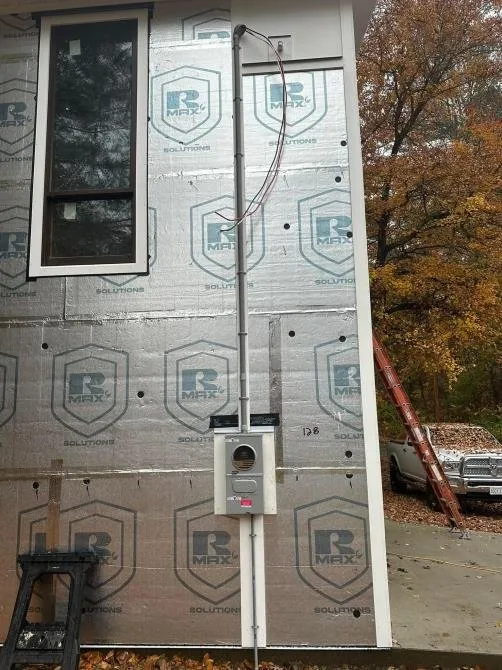 Slide of Lucas Nowosadko Electrician