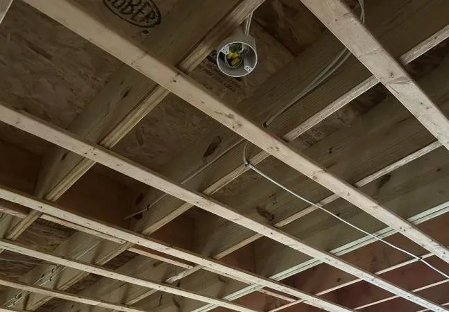 Slide of Lucas Nowosadko Electrician