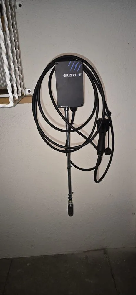 Expert electrician providing emergency electrical service in San Fernando Valley, CA - Lucker Electrical
