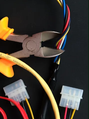 Slide of Lug Electric