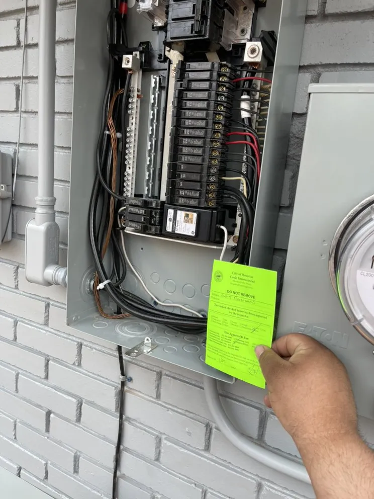 Slide of Lui Electric