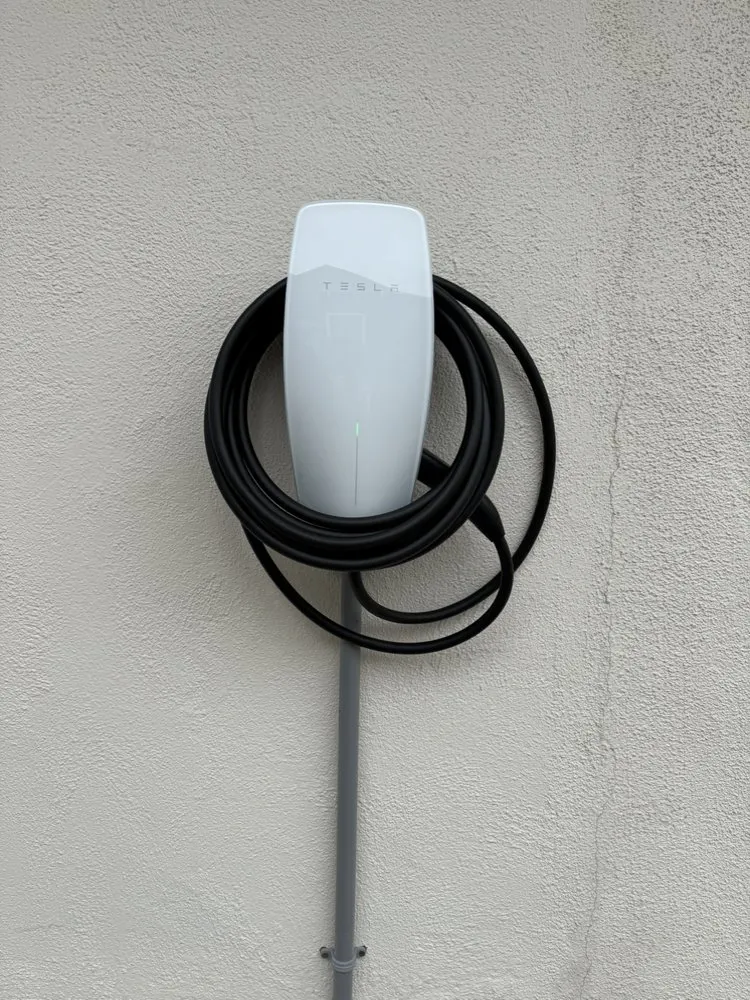 Slide of Luis Electrical