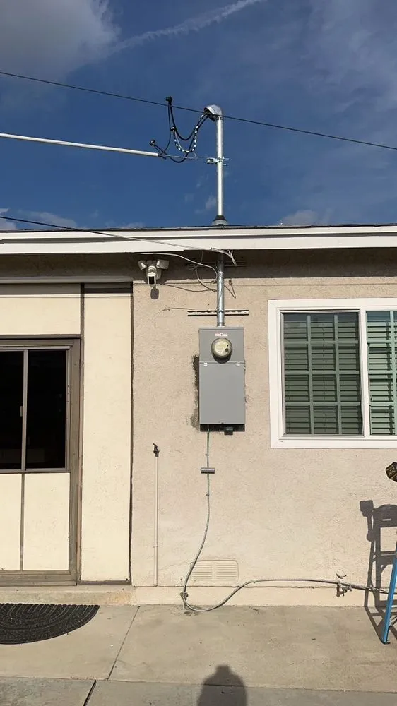 Slide of Luis Electrical