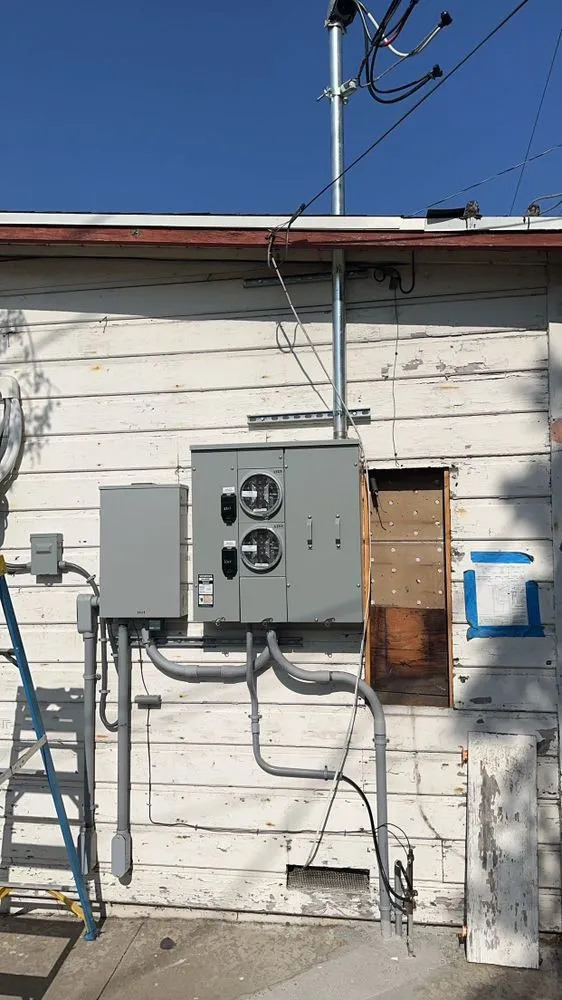 Slide of Luis Electrical