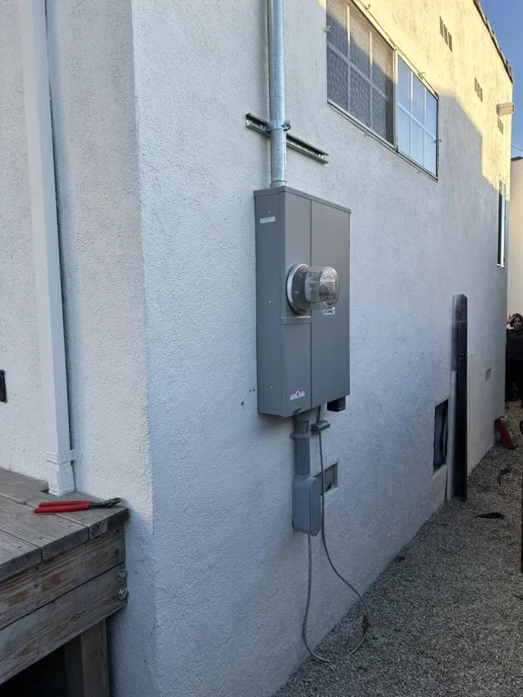 Expert panel upgrade in , by Luis Prime Electric