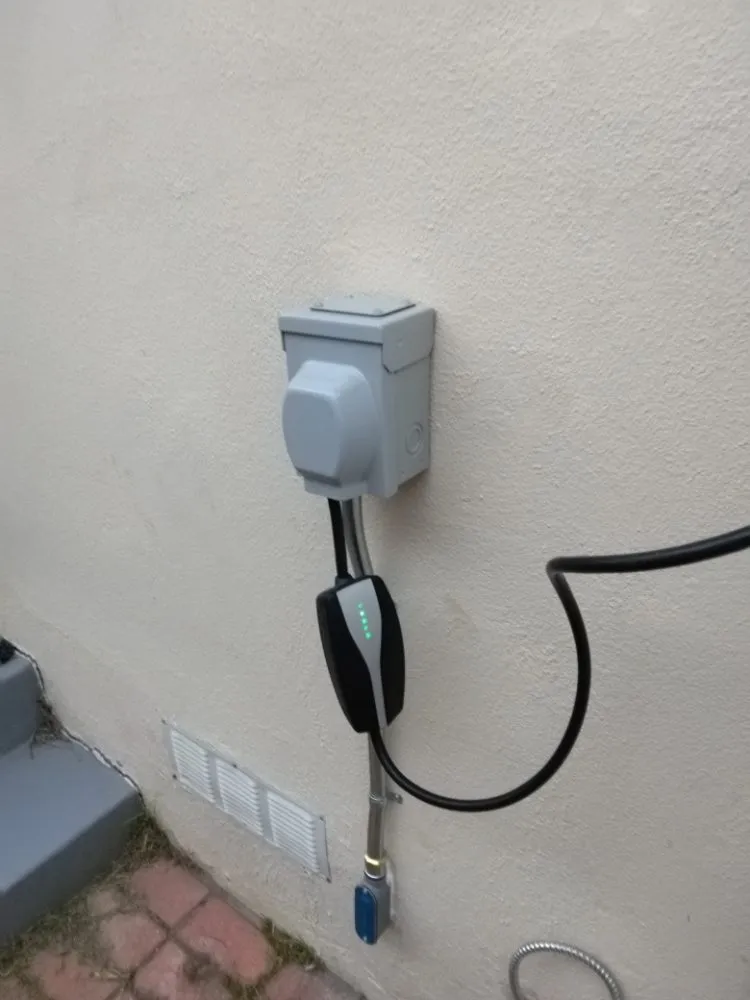 Slide of Luis The Electrician