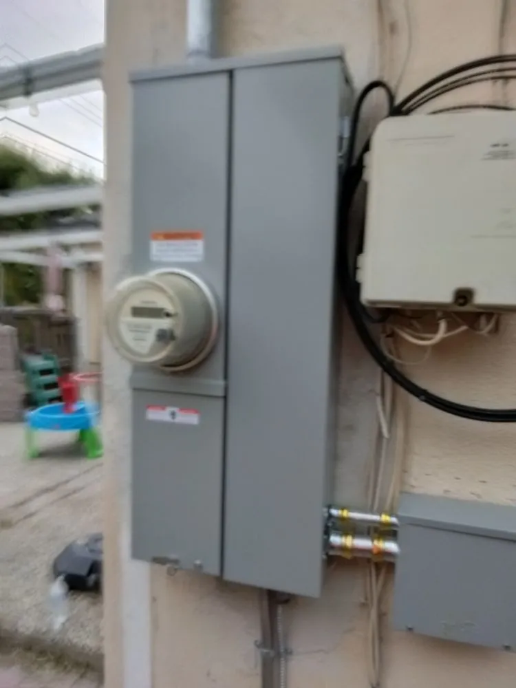 Slide of Luis The Electrician