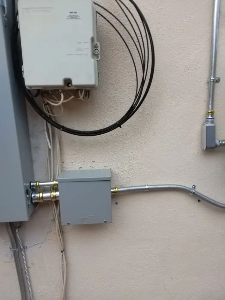 Slide of Luis The Electrician