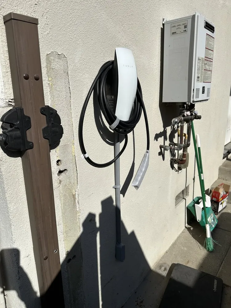 Reliable electrician providing circuit breaker repair in Hazard, CA - Luisn Jose Electric