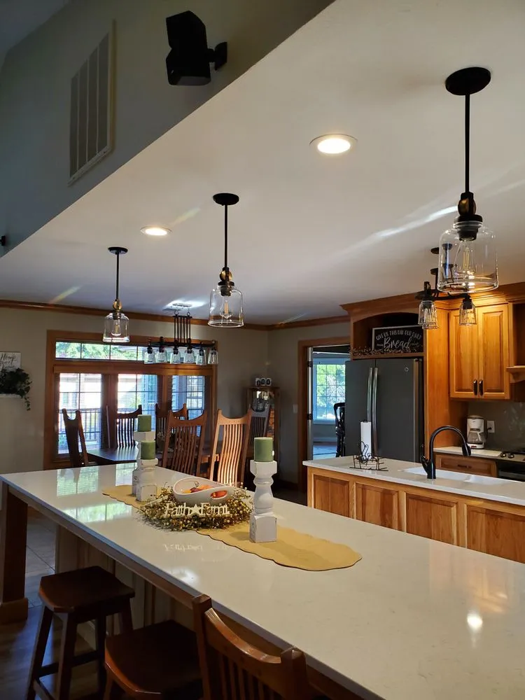 Reliable electrician providing electrical repair in ,