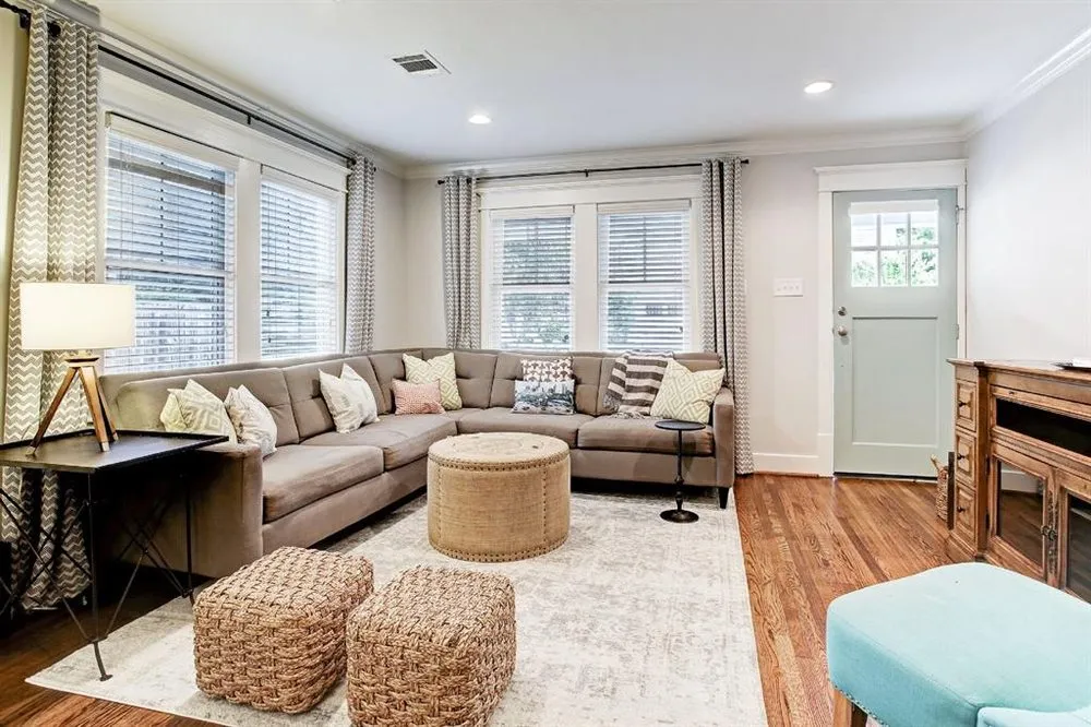 Slide of Lumens Electric