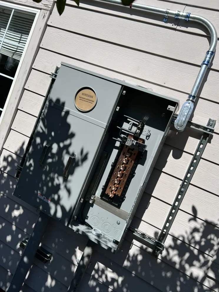 Slide of Luminate Electric