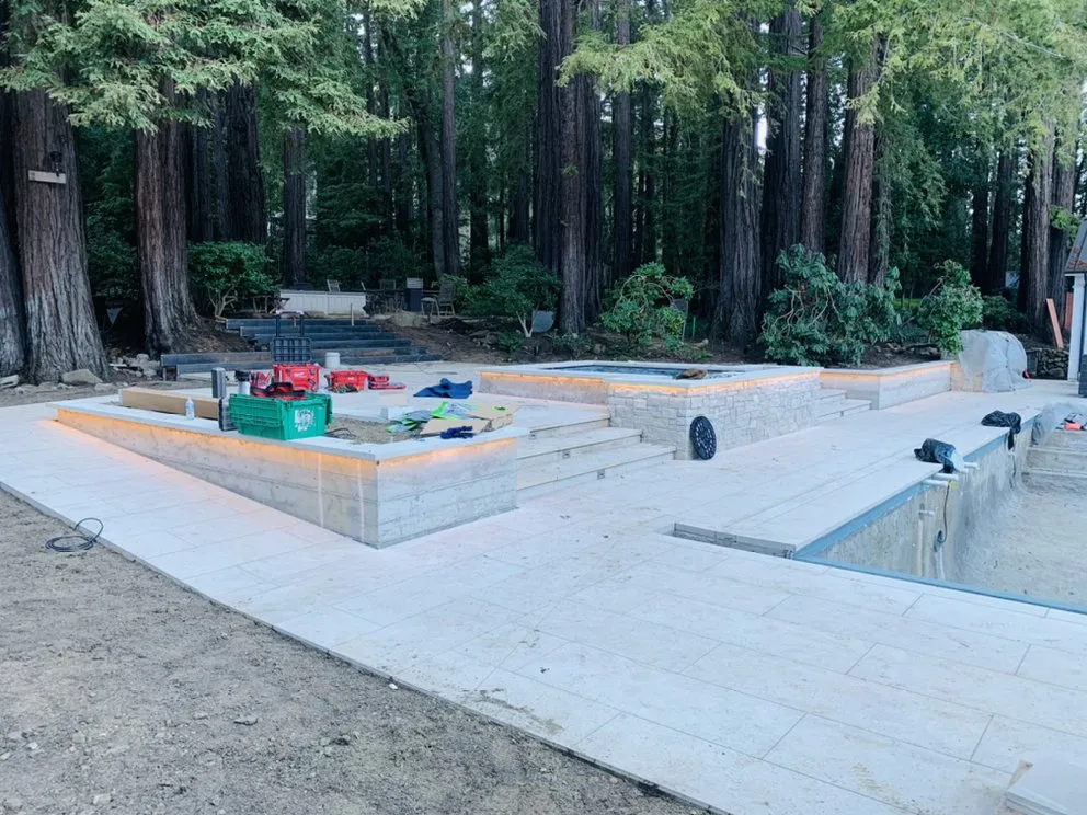 Certified electrician providing emergency electrical service in , 