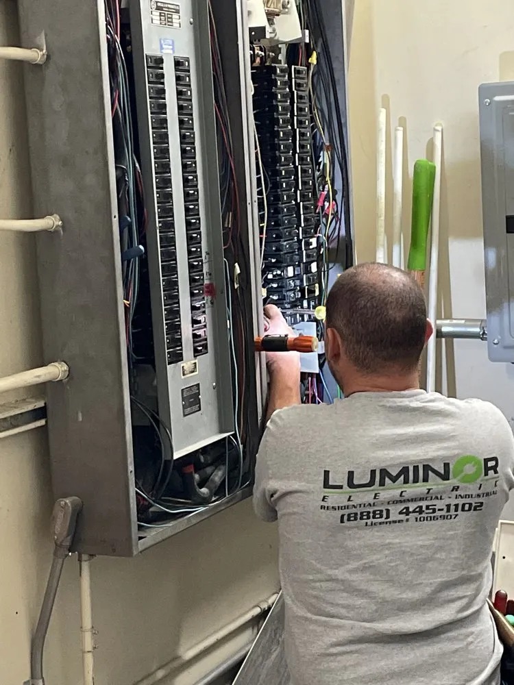 Trusted circuit breaker repair experts serving Alta Loma, CA - Luminor Electric