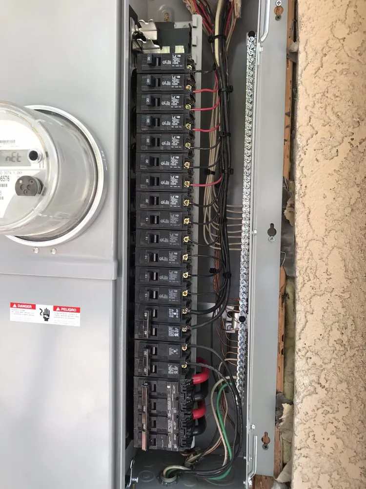Affordable electrician providing circuit breaker repair in Alta Loma, CA - Luminor Electric