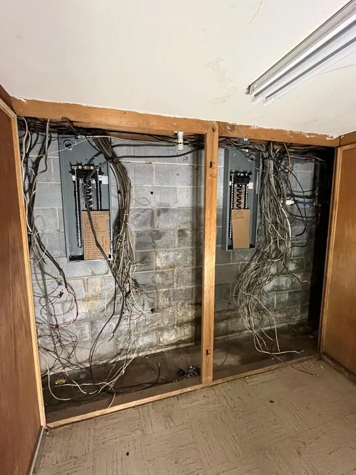 Trusted circuit breaker repair service in ,  - Luminous Electric