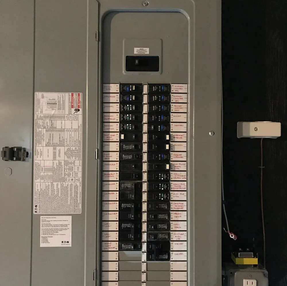 Slide of Luminous Electrician Service