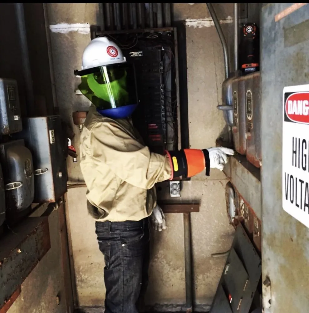 Slide of Luna Electric