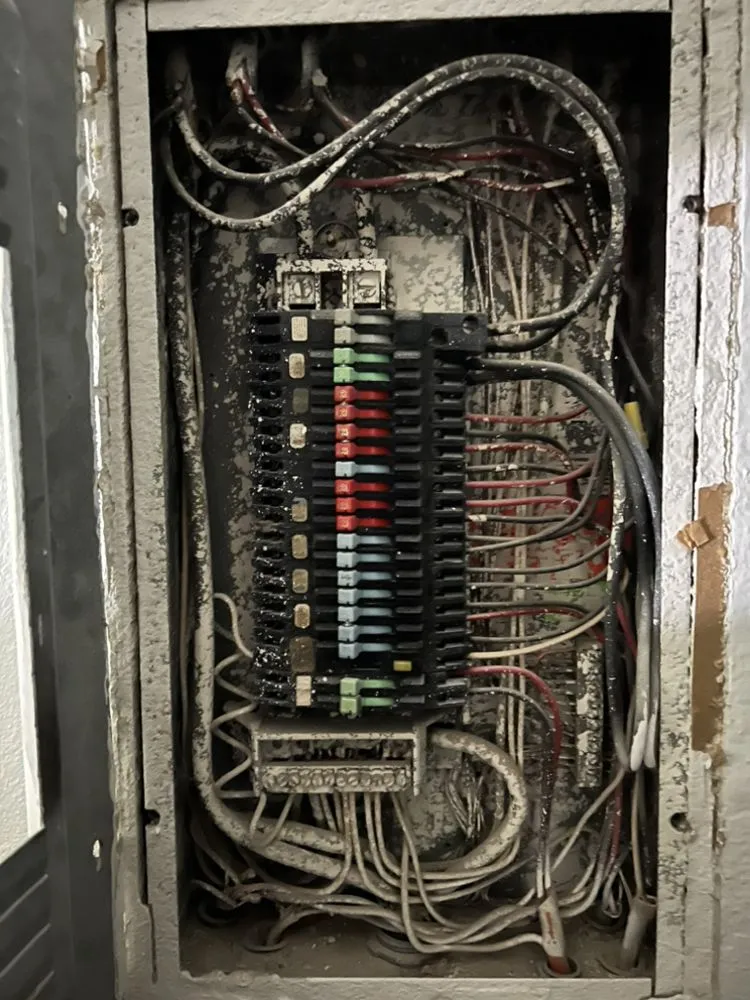 Slide of Luna Electric